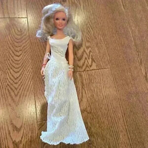 Vintage 1970's Kenner Darci Cover Girl Doll W/Outfits,stand And Portfolio Case